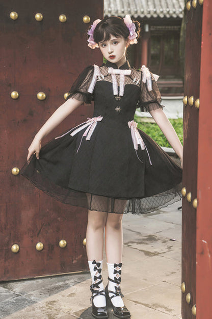 Finely Styled Dress with a Classic Vintage Look