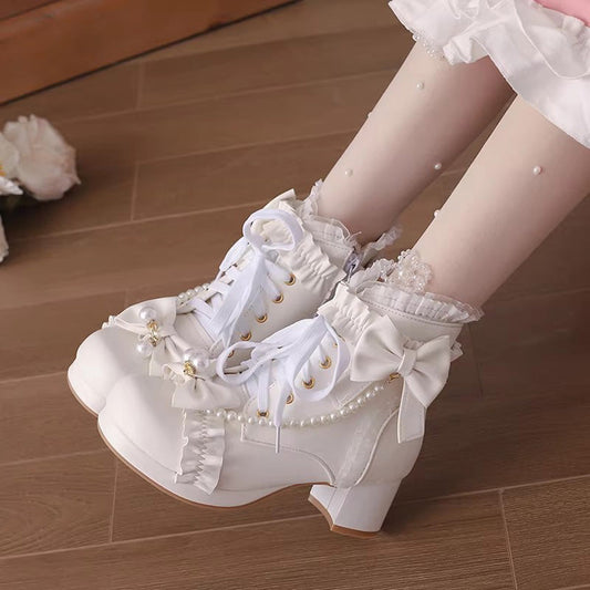 Effortlessly Elegant Boots with a Timeless Design