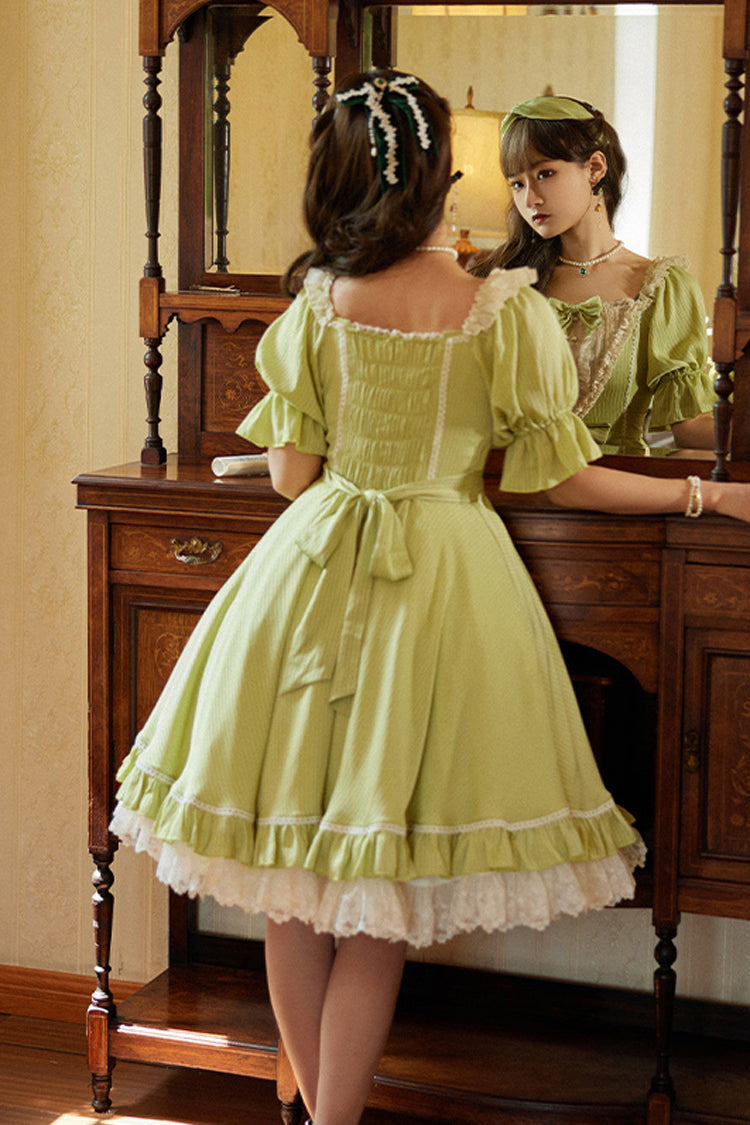 Finely Styled Dress with a Classic Vintage Look