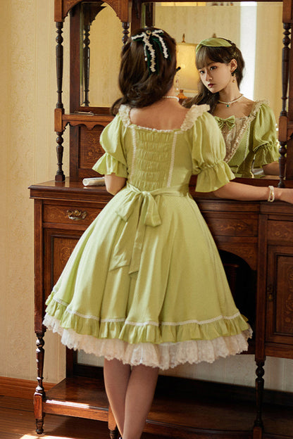 Finely Styled Dress with a Classic Vintage Look