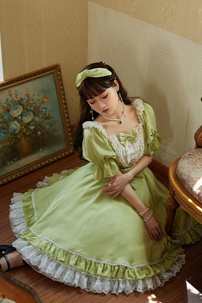 Finely Styled Dress with a Classic Vintage Look