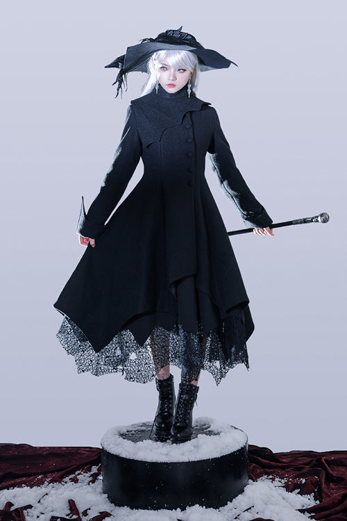 Finely Styled Coat with a Classic Vintage Look