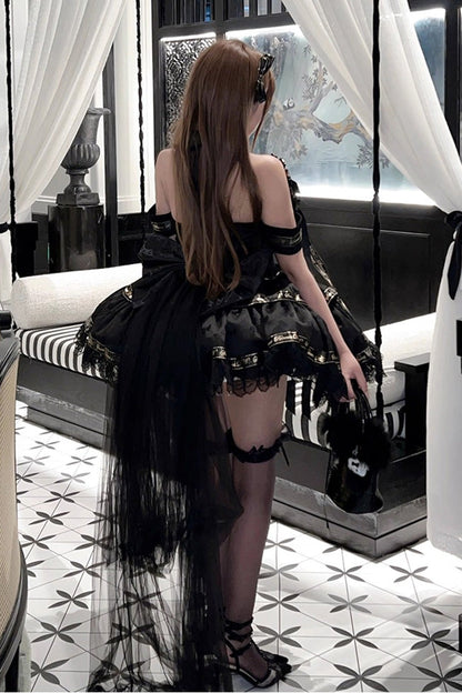 Finely Styled Dress with a Classic Vintage Look