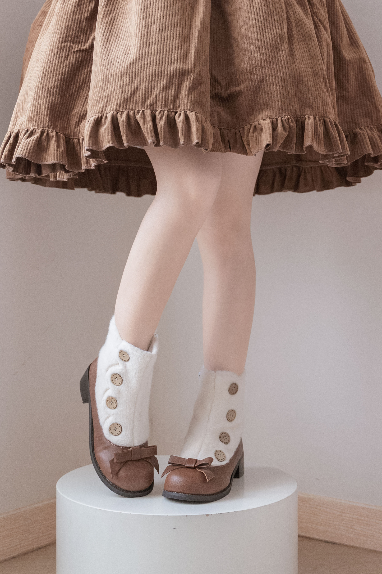 [pre-order] Retro Button Fur Socks Cover Fake Design Boots