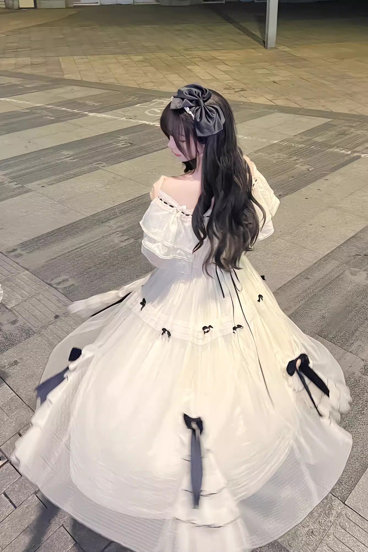 Finely Styled Dress with a Classic Vintage Look