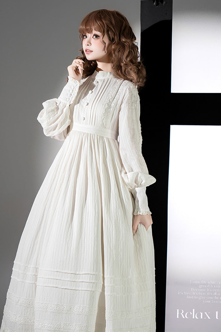 Finely Styled Dress with a Classic Vintage Look