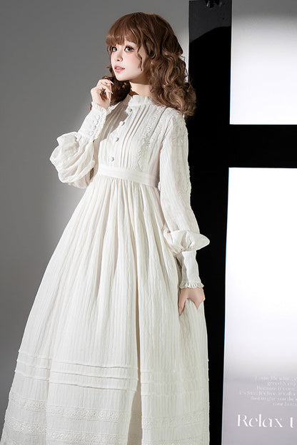 Finely Styled Dress with a Classic Vintage Look