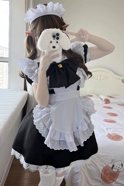 Subtly Elegant Dress with a Refined Vintage Look