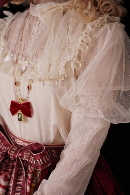 Classic Vintage Blouse with a Flattering Fit