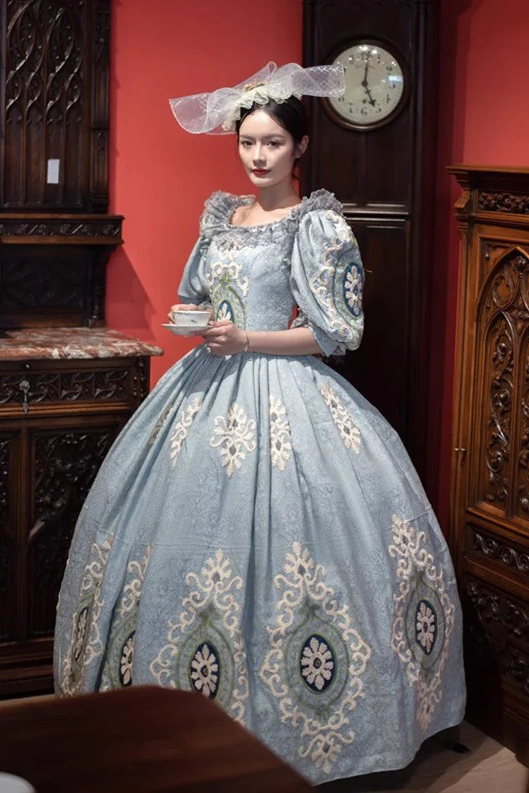 Finely Styled Dress with a Classic Vintage Look