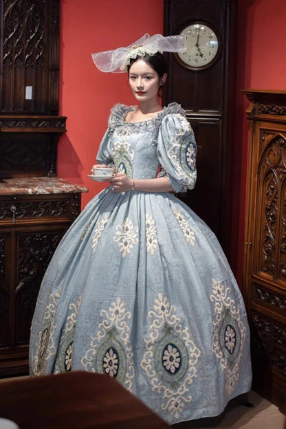 Finely Styled Dress with a Classic Vintage Look