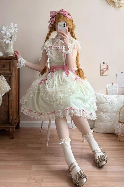 Finely Styled Dress with a Classic Vintage Look