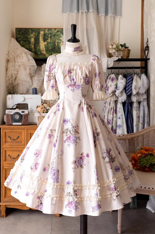 Beautifully Finished Dress in a Timeless Design