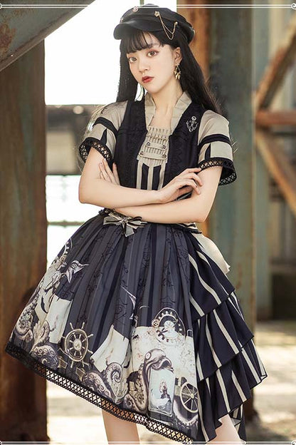 Finely Styled Dress with a Classic Vintage Look