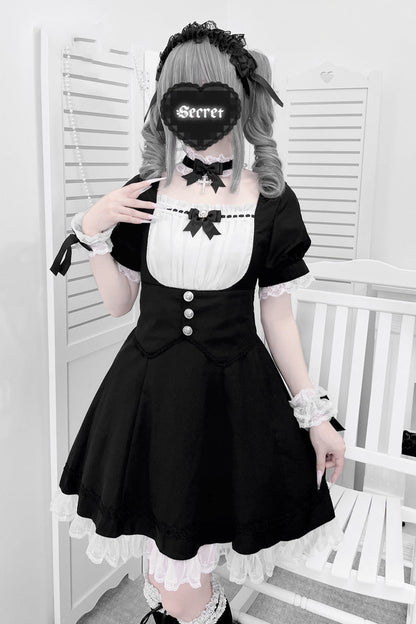 Finely Styled Dress with a Classic Vintage Look