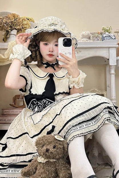 Classic Vintage Dress with a Flattering Fit