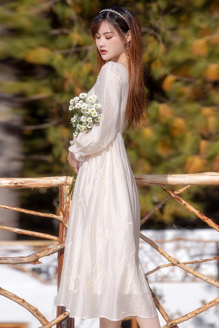 Subtly Elegant Dress with a Refined Vintage Look