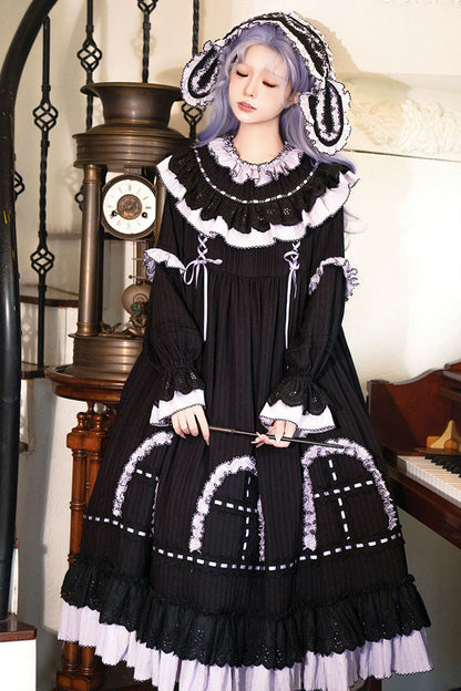 Finely Styled Dress with a Classic Vintage Look