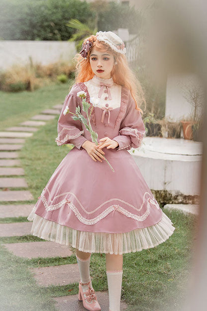 Classic Vintage Dress with a Flattering Fit