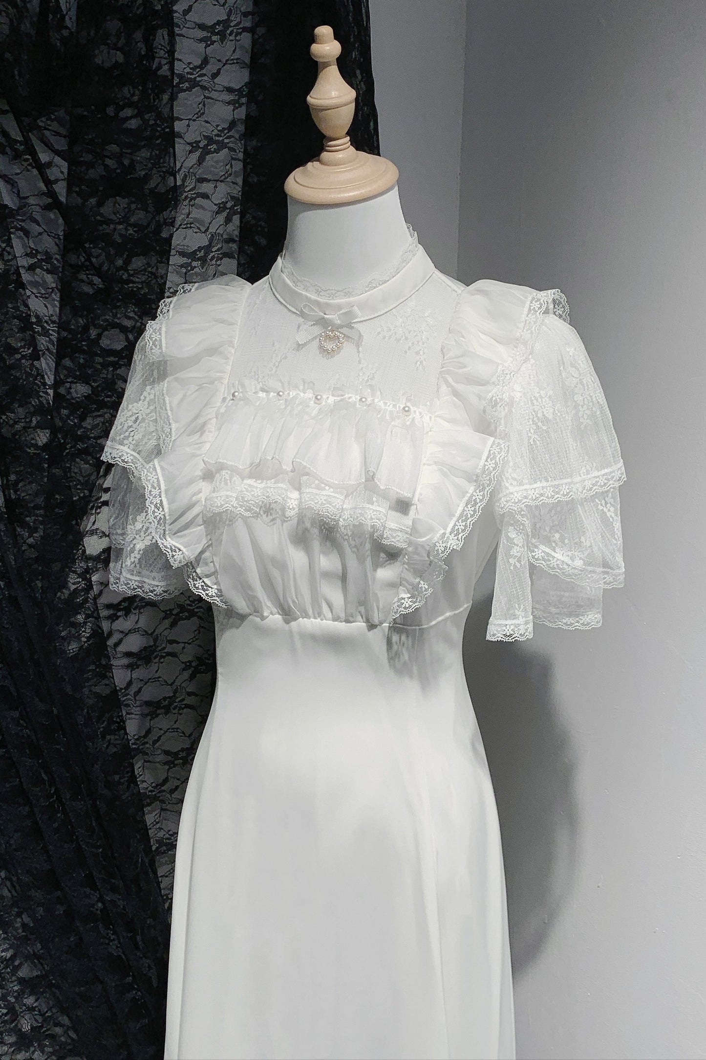 [pre-order] Lace Pearl Sheer Sleeve Long Dress
