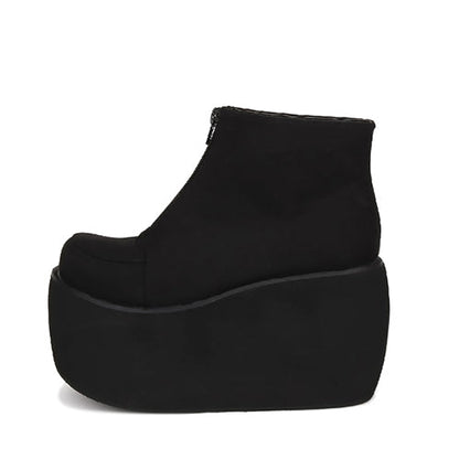 Beautifully Finished Boots in a Timeless Design