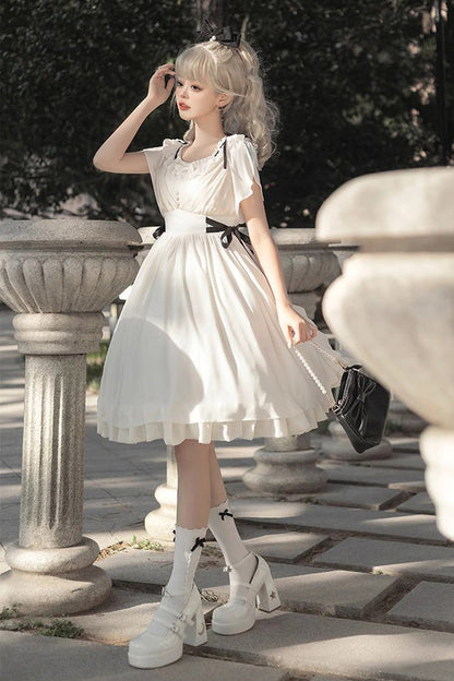 Finely Styled Dress with a Classic Vintage Look