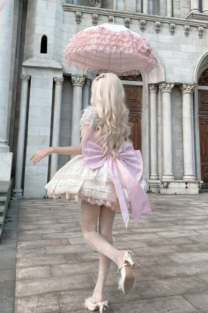 Subtly Elegant Dress with a Refined Vintage Look