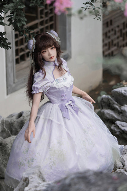Finely Styled Dress with a Classic Vintage Look