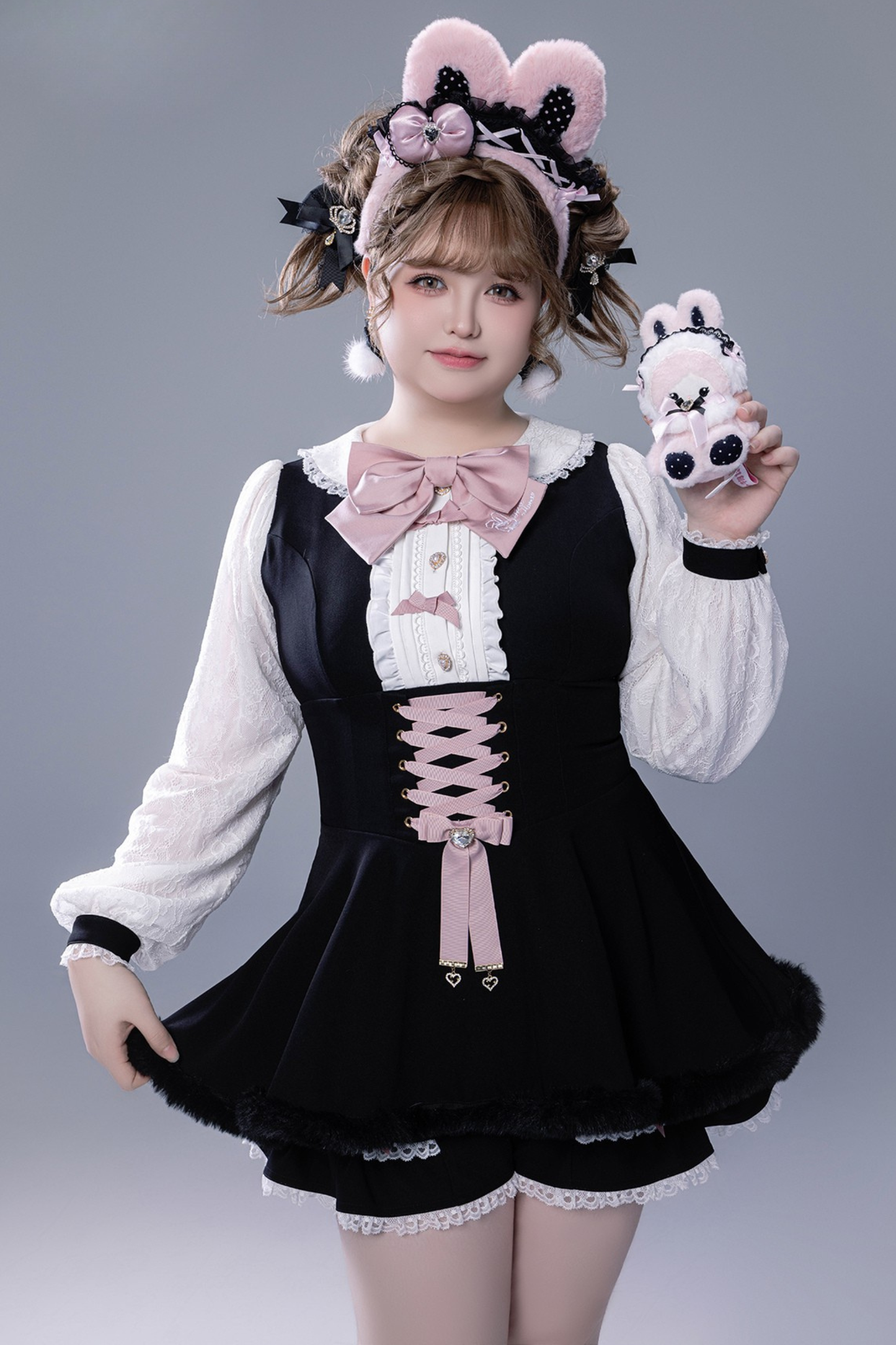 Fluffy Cape + Top + Pants + Brooch