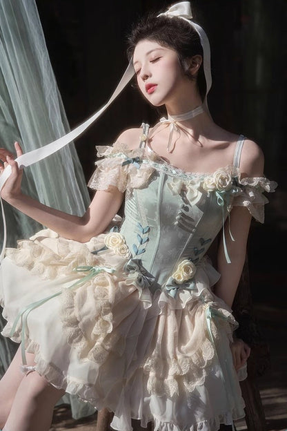 Finely Styled Dress with a Classic Vintage Look