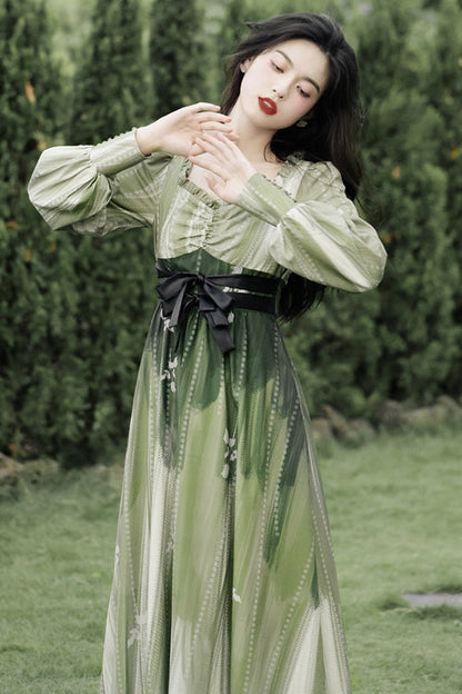 Classic Vintage Dress with a Flattering Fit