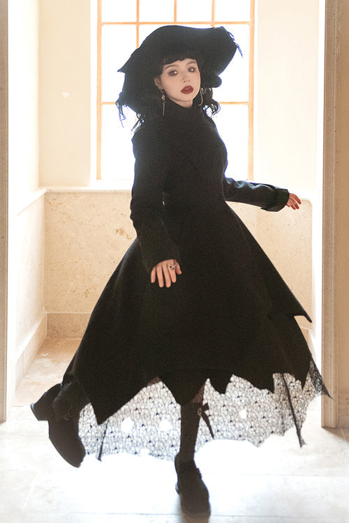 Finely Styled Coat with a Classic Vintage Look