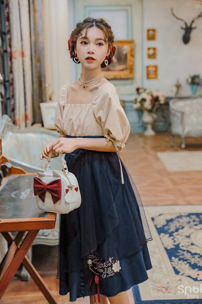 Finely Styled Dress with a Classic Vintage Look
