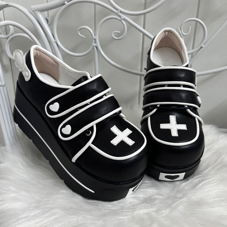 Effortlessly Elegant Shoes with a Timeless Design