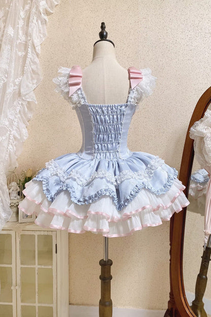 Finely Styled Dress with a Classic Vintage Look