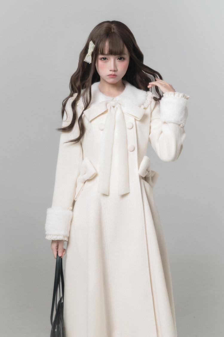 Beautifully Finished Coat in a Timeless Design