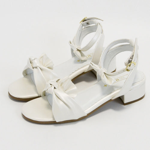 Casually Elegant Sandals with a Refined Edge
