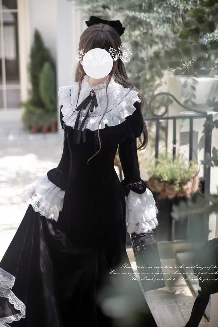 Beautifully Crafted Dress in a Classic Style