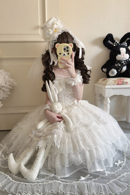 Subtly Elegant Dress with a Refined Vintage Look