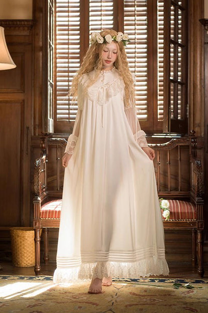 Finely Styled Dress with a Classic Vintage Look