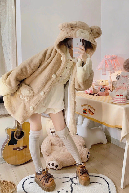 Finely Styled Coat with a Classic Vintage Look