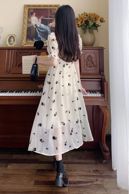 Classic Vintage Dress with a Flattering Fit
