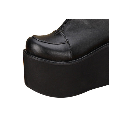 Finely Styled Boots with a Classic Vintage Look
