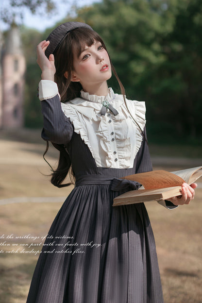 Classic Vintage Dress with a Flattering Fit