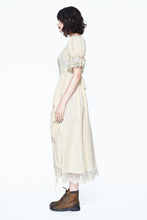 Finely Styled Dress with a Classic Vintage Look