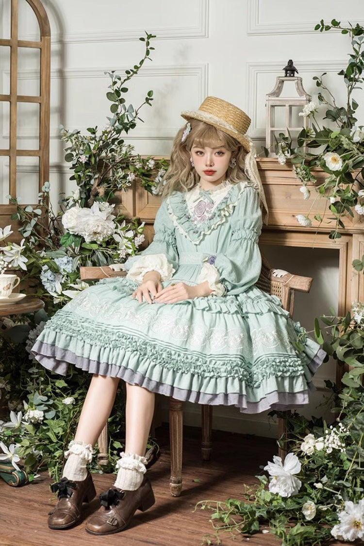 Finely Styled Dress with a Classic Vintage Look