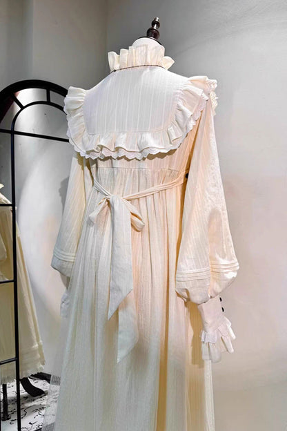 Finely Styled Dress with a Classic Vintage Look