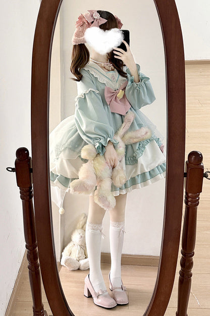 Finely Styled Dress with a Classic Vintage Look