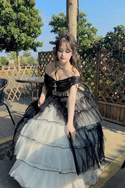 Finely Styled Dress with a Classic Vintage Look