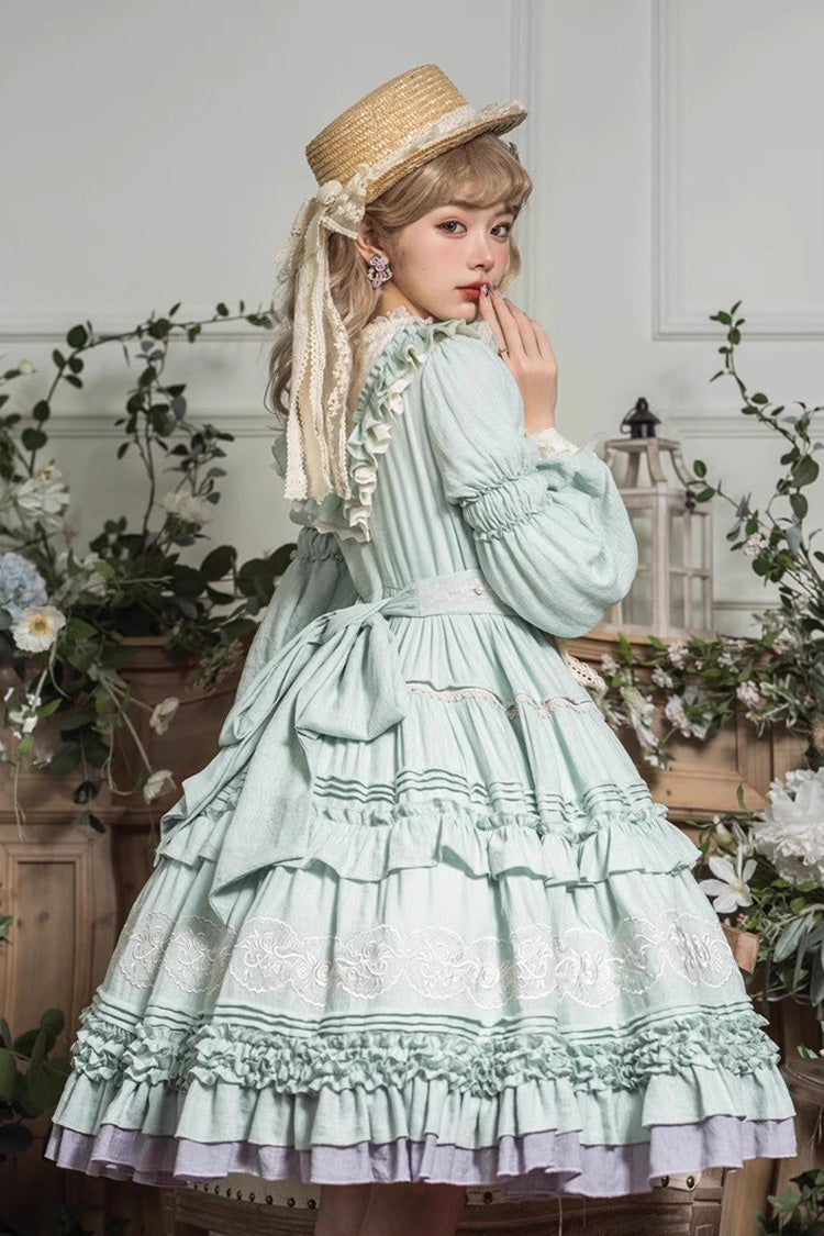 Classic Vintage Dress with a Flattering Fit